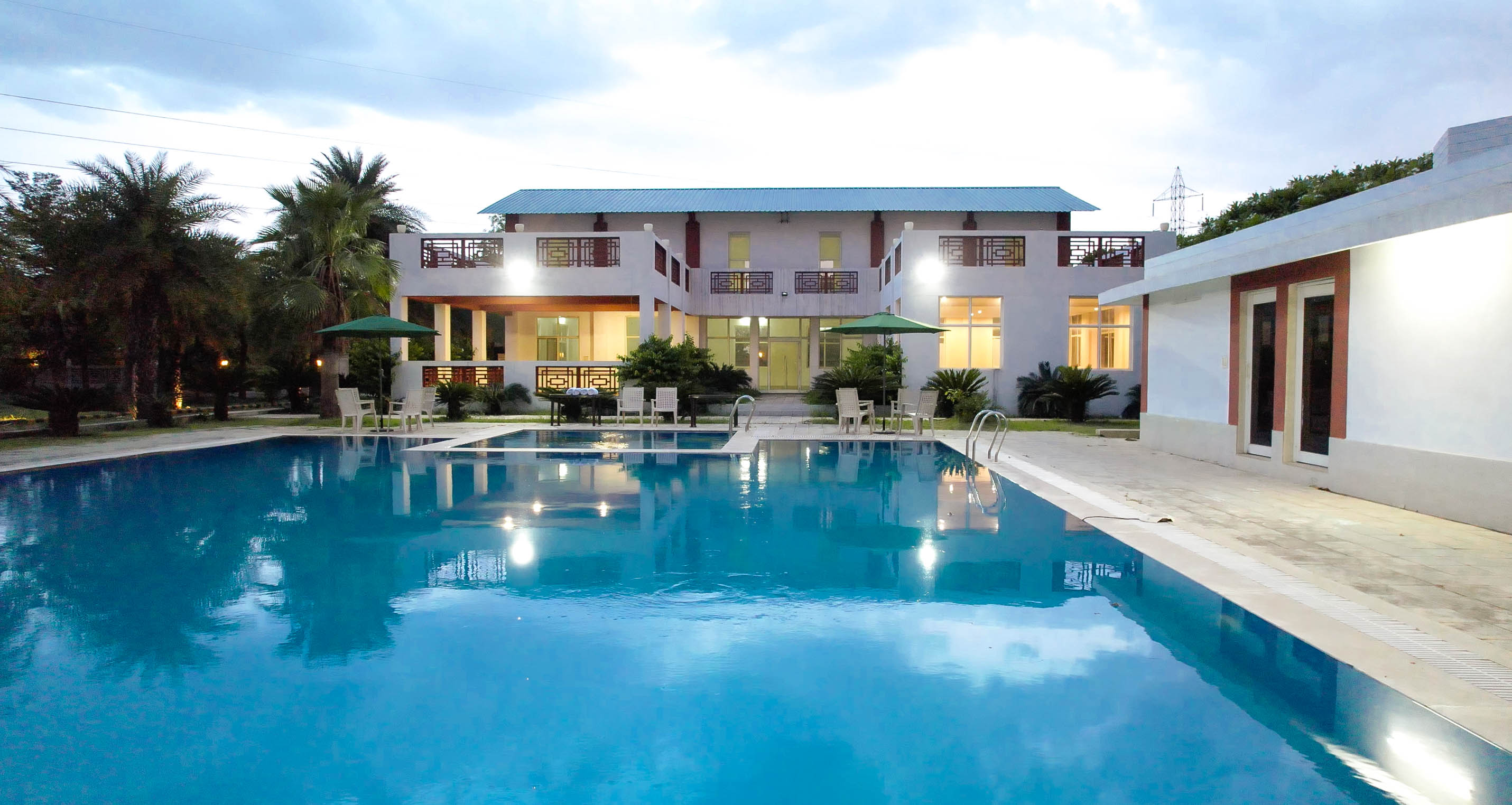 Hostie Vedika- 3BHK Farm House 40Mins from Gurgaon/Delhi - Tap to explore photos