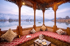 Houseboat Old palace, Srinagar