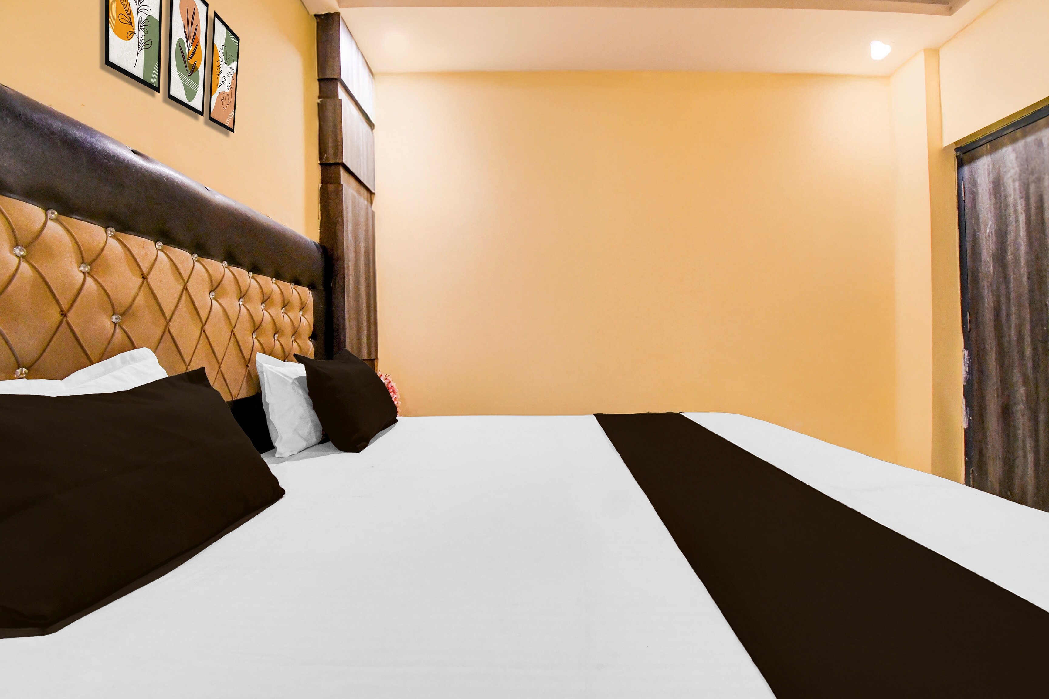 Super Hotel O Amba Palace - Tap to explore photos