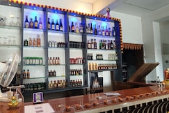 Hotel Navinya Resto Bar and Lodging, Ulhasnagar
