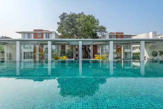 El Arbol - 2BHK Apt with Rooftop Pool near Candolim by Hireavilla
