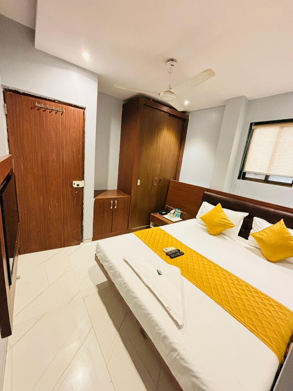 Powai By Glitz Hotels - Tap to explore photos