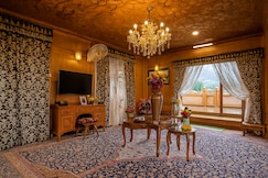 Floating shanghai group of houseboat, Srinagar