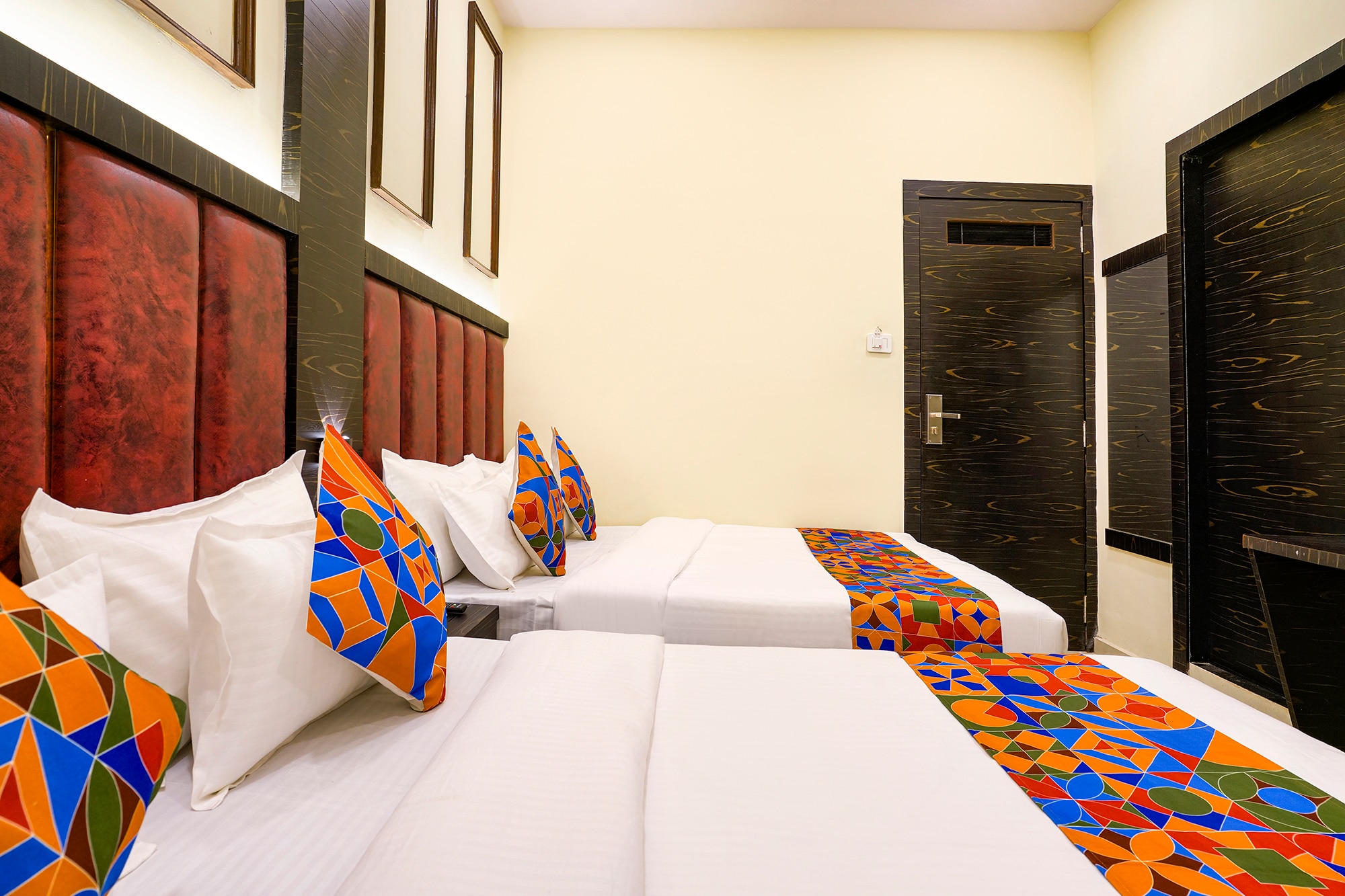 FabHotel Skyline Suite - Nr Sahar Cargo - Tap to explore photos