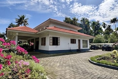 Garden Villa near Airport Pool 1 Km to Airport, Cochin