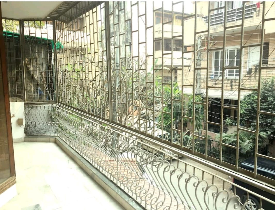 3BHK Modern Apartment in the heart of SouthDelhi - Tap to explore photos