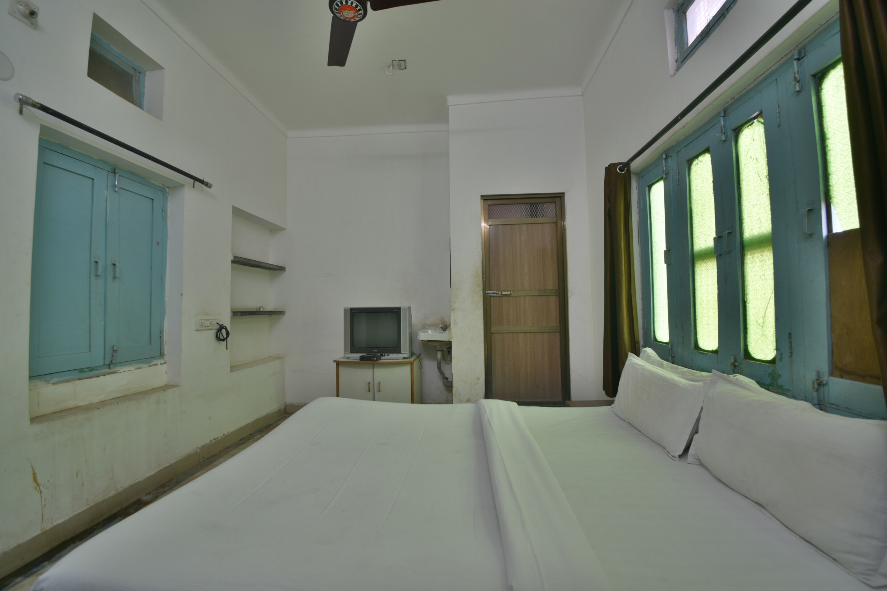 Hotel Ashapura Udaipur - Tap to explore photos