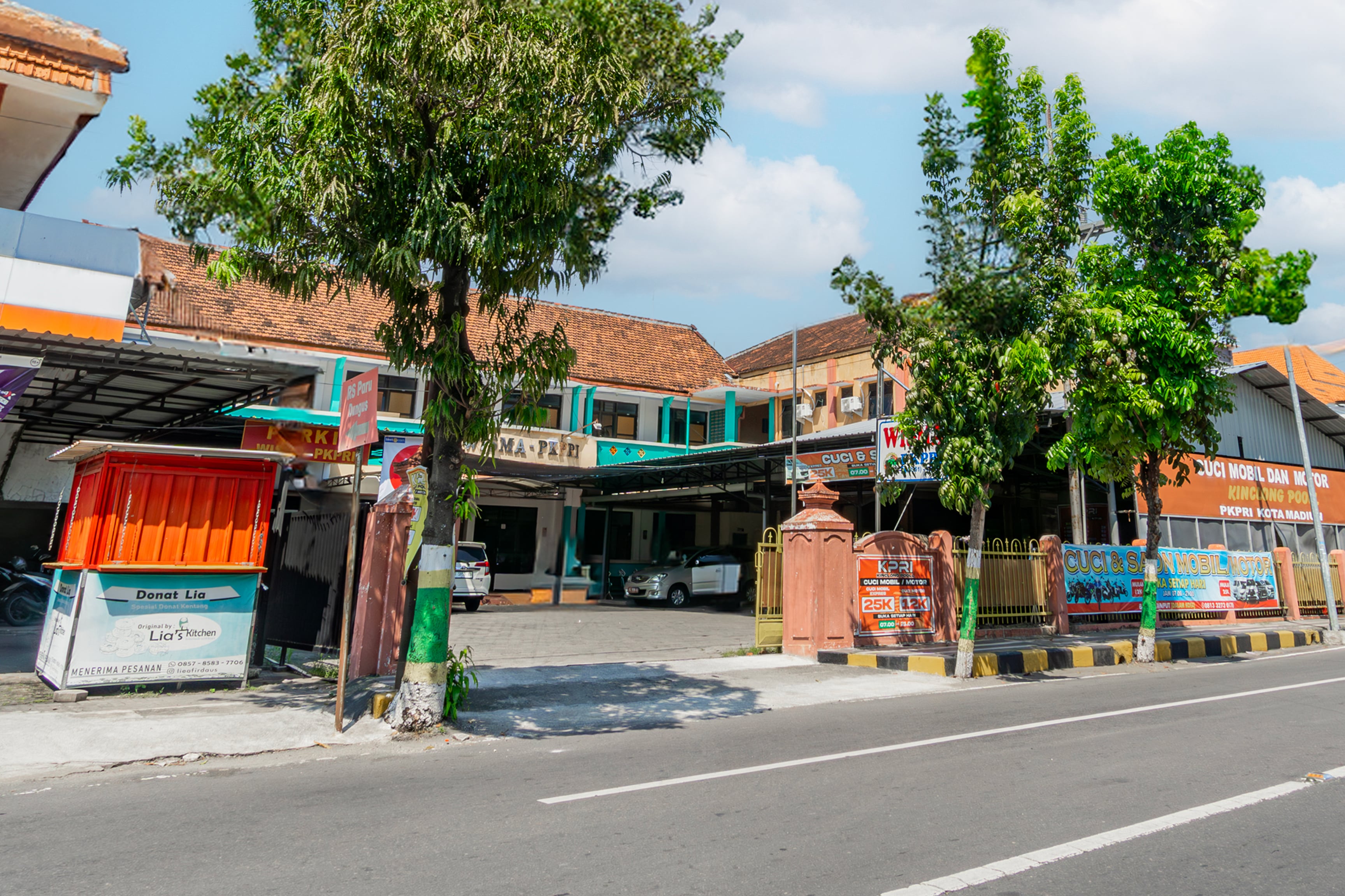 Hotel O Central Madiun Near Stasiun Kota Madiun - Tap to explore photos