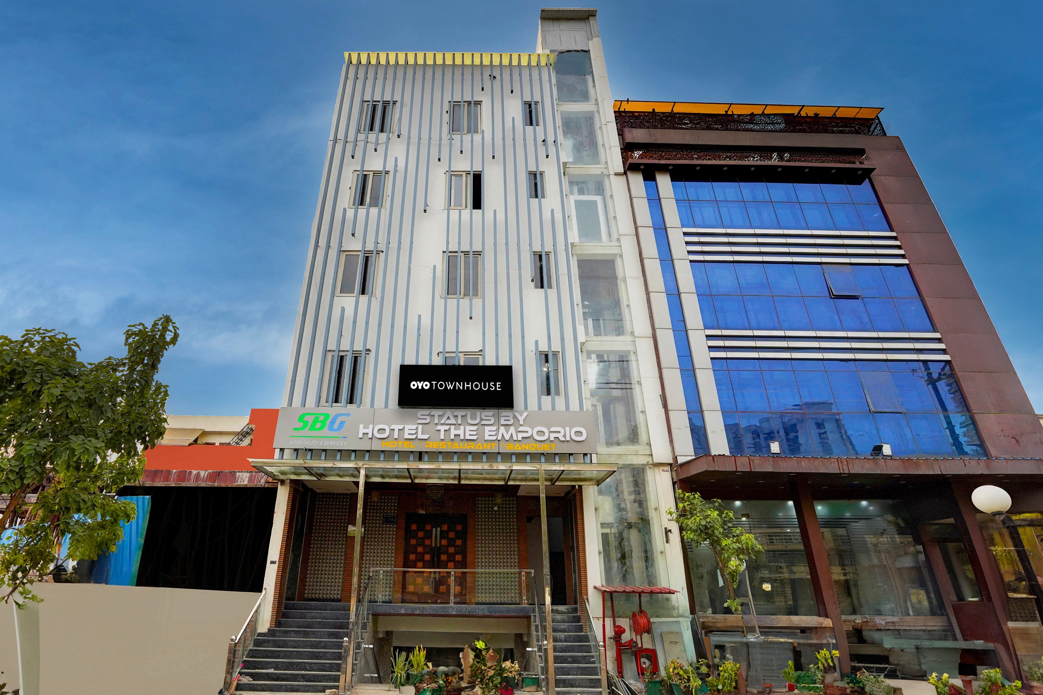 Super Townhouse Status By Sbg Near Anand Vihar Vaishali Metro Station - Tap to explore photos