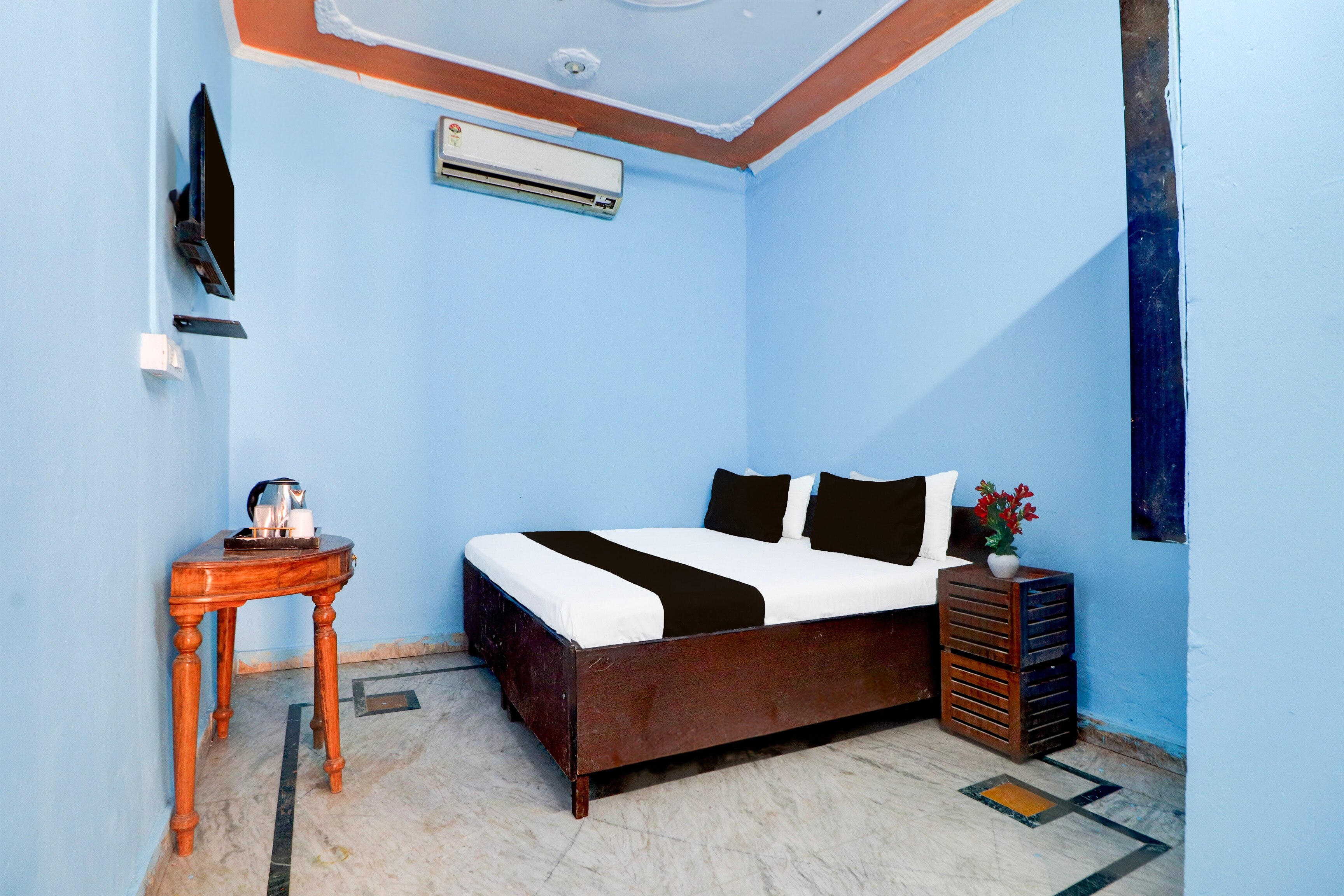 Hotel O Radhe Hotel - Tap to explore photos