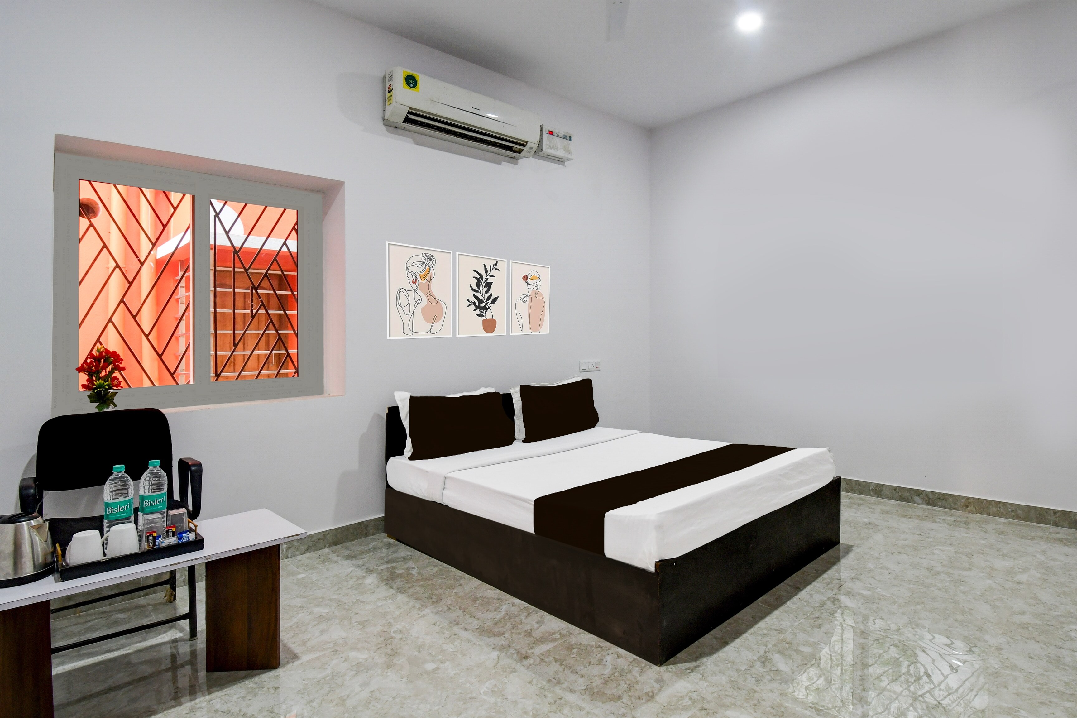 Hotel O SAI DARPAN RESIDENCY - Tap to explore photos