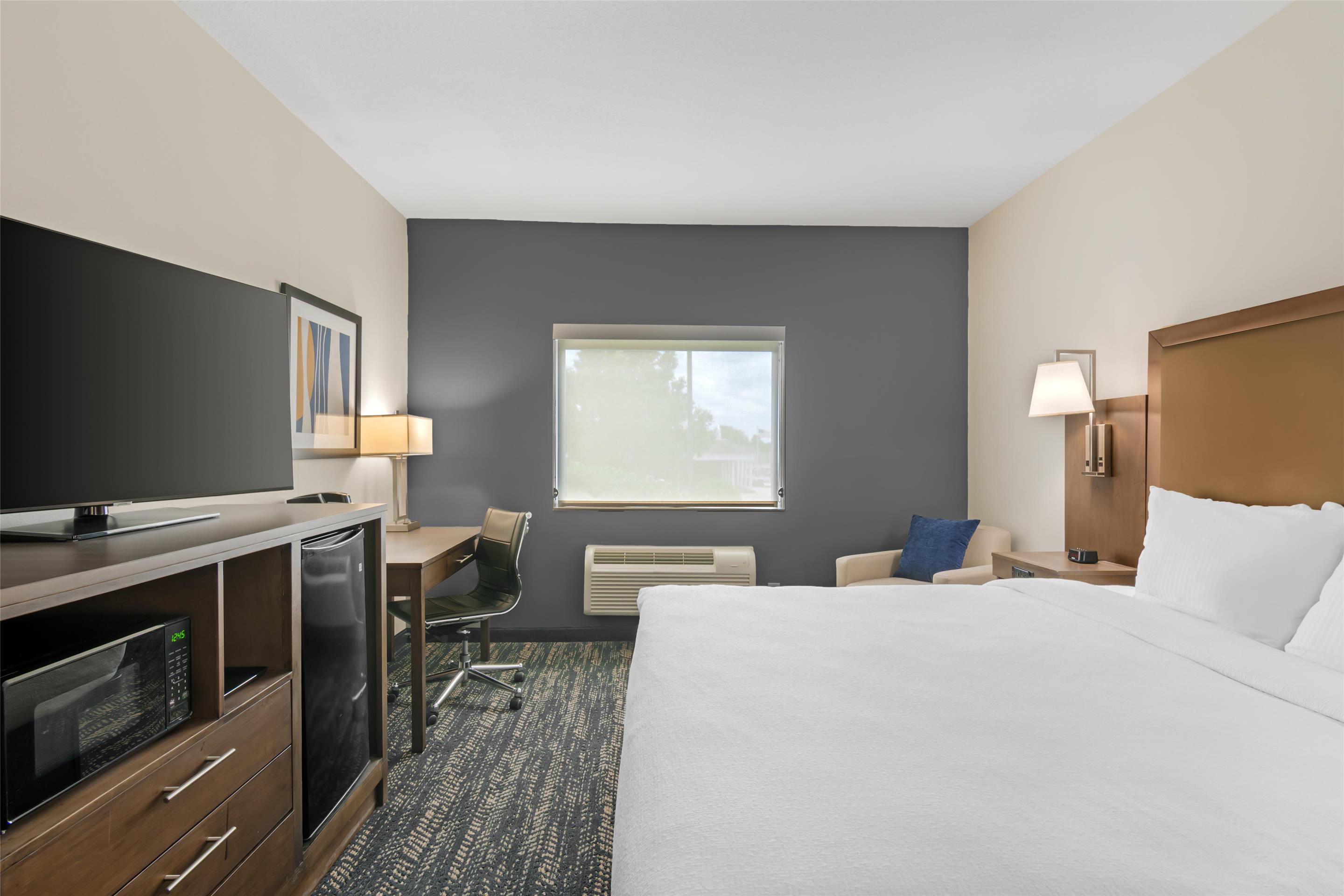 Best Western Plus Washington Hotel - Tap to explore photos