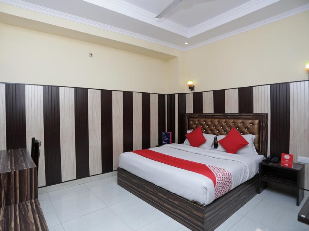 Hotel Abhinandan - Tap to explore photos