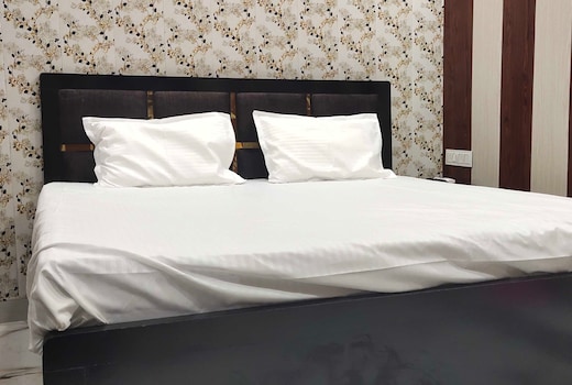 Hotel O Golden Palace Homestay