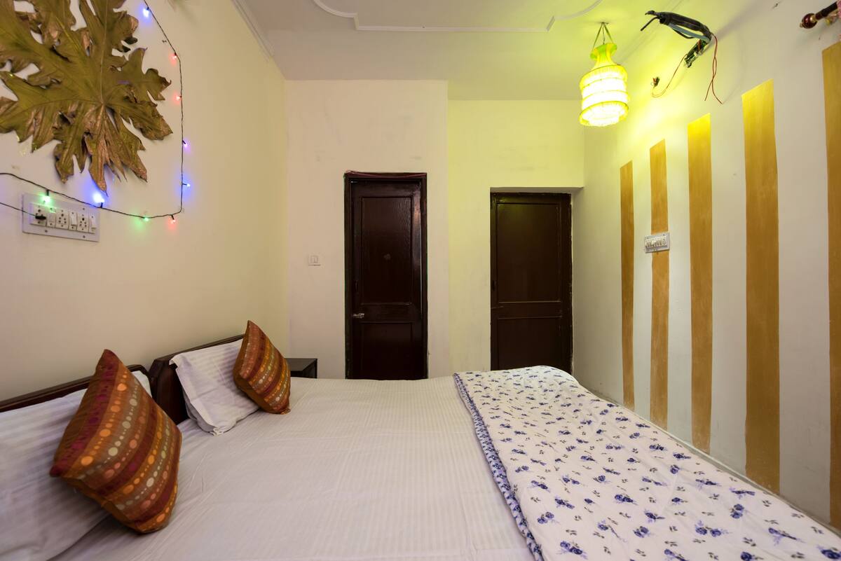The Happy Home Wi Fi, Kitchen, AC - Tap to explore photos