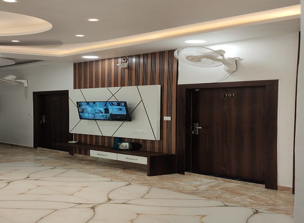 Hotel Sharma Ji Inn - Tap to explore photos