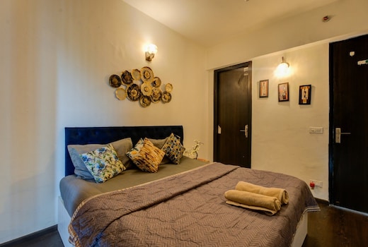 Blueberry Luxury Appt  Aashray