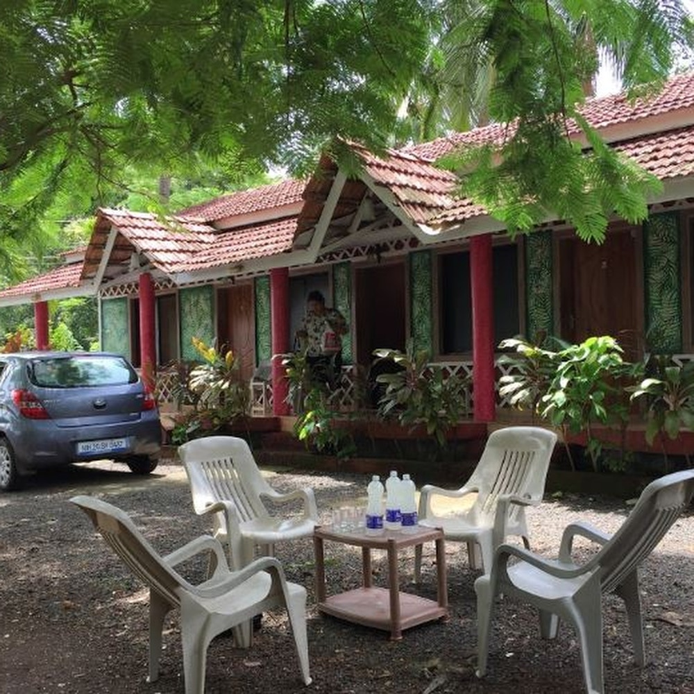 Gulmohar Family Guest House - Tap to explore photos