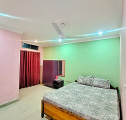 NAHOR (Double, Non-AC, TV, Free WiFi)