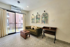 Urban Nomad Corner - 1BHK Near Candolim Beach with Pool, Kitchen, Parking & WiFi, Goa