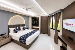 Hotel Royal Empire, Anand