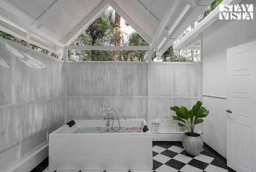 Private Jacuzzi