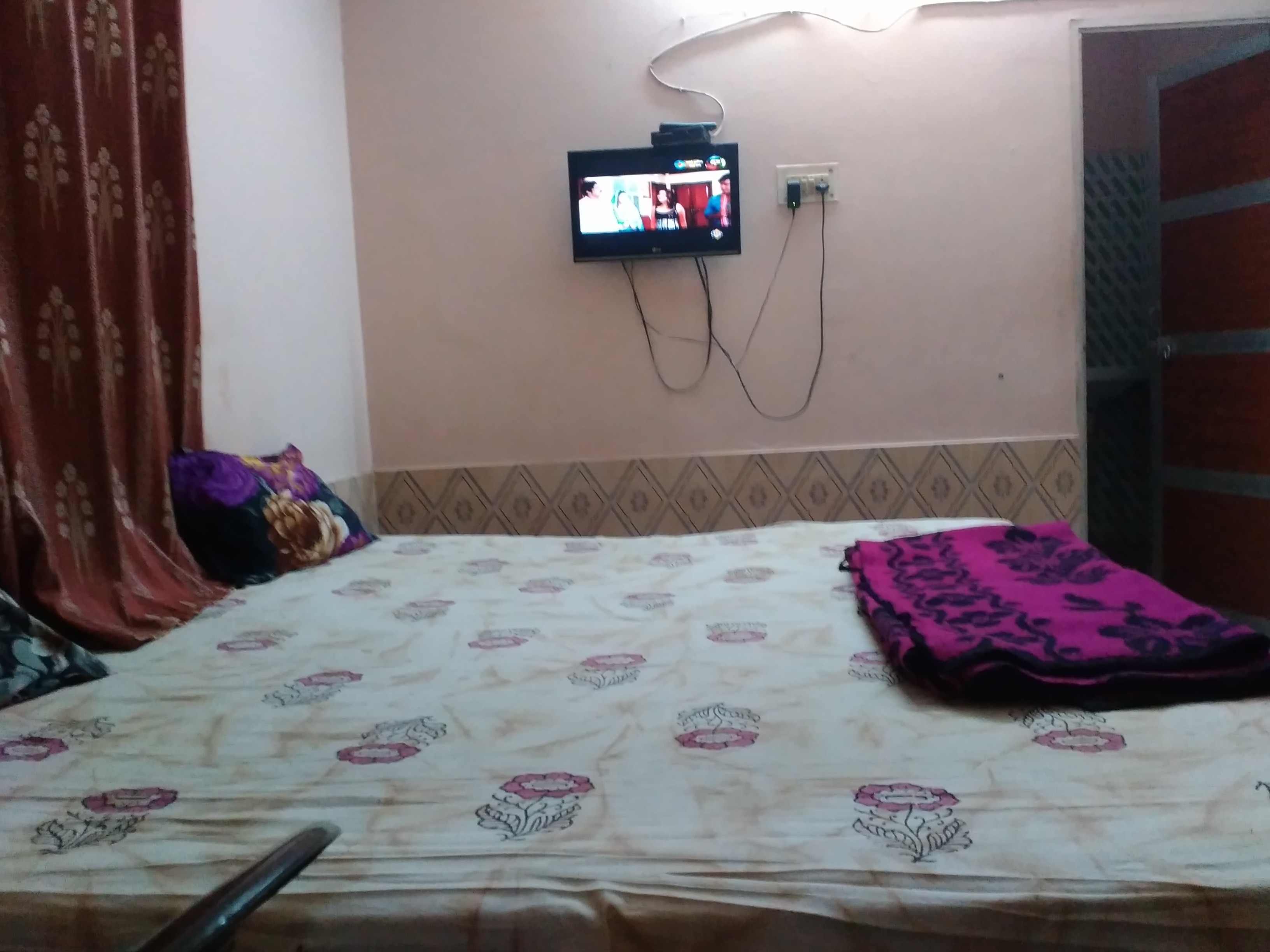 Vireshwar Ashram Guest House - Tap to explore photos