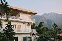 Flow House By the Ganges, Rishikesh