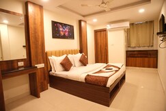 Ganesh Guest House Koyambedu Bus stand, Chennai