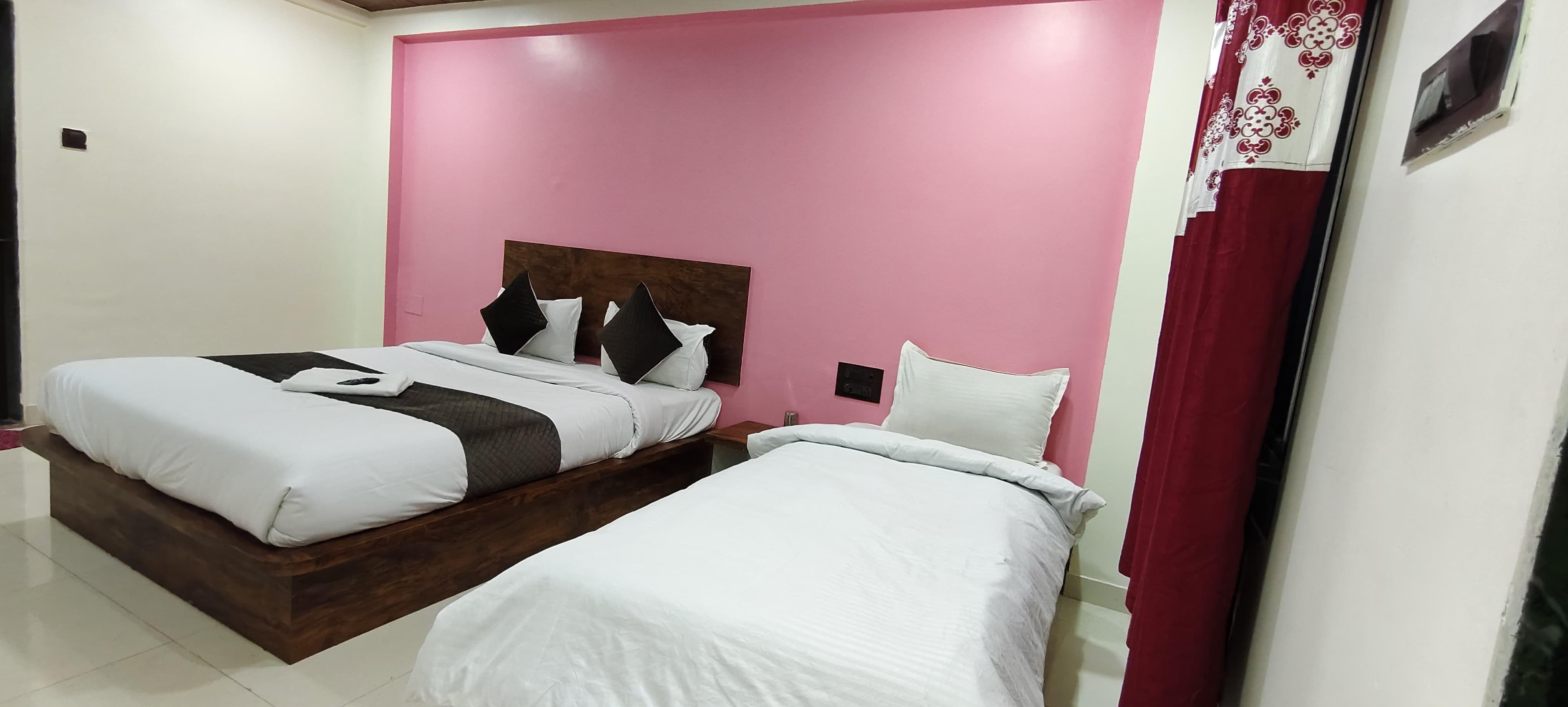 Hotel Sai Niwas - Tap to explore photos