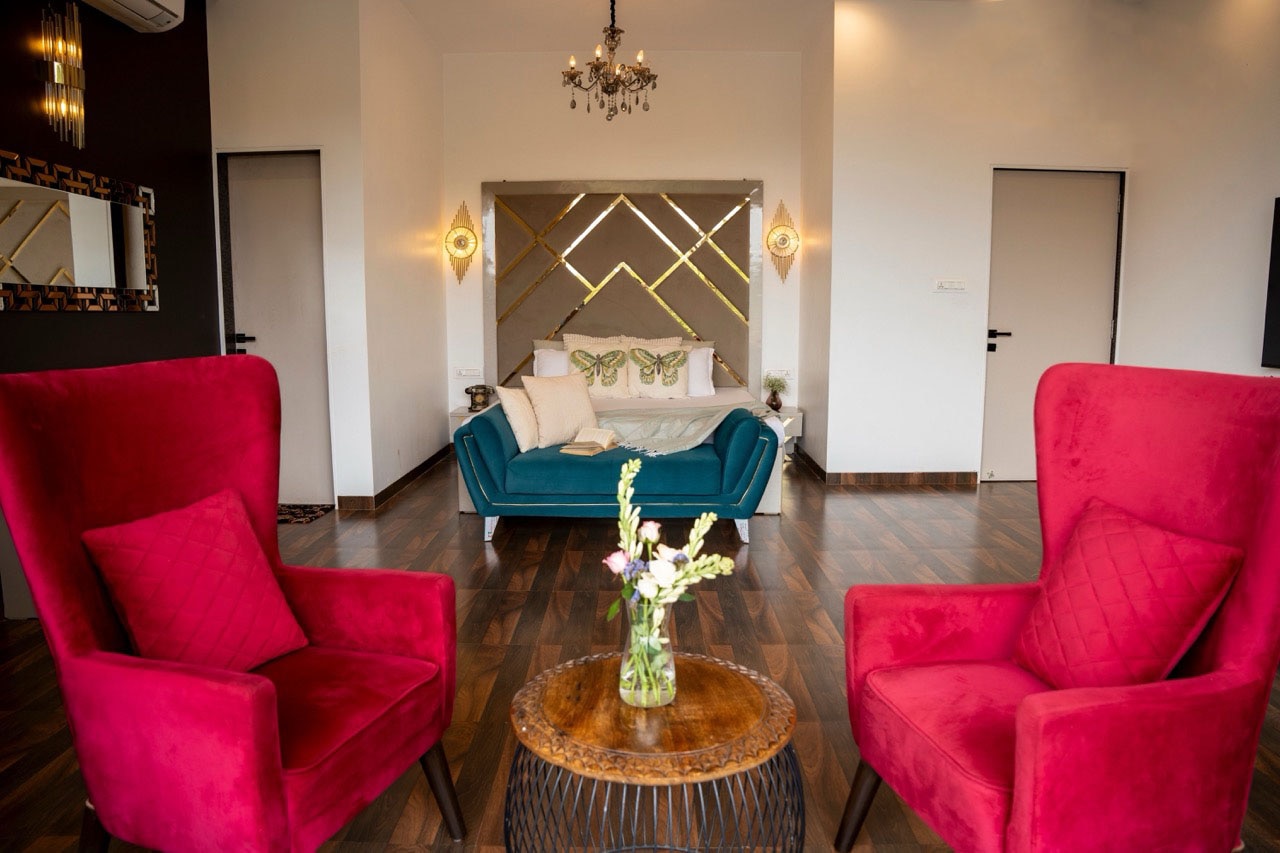 Sapphire Grand 4BHK By Country Escape - Tap to explore photos