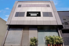 Townhouse MIDC Andheri Formerly Royal international, Mumbai