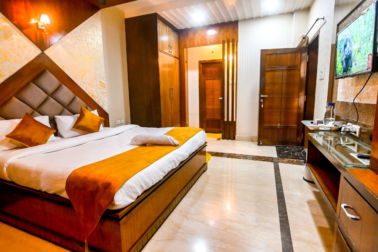 Gautam | Entire 5BHK Modern Villa - Tap to explore photos