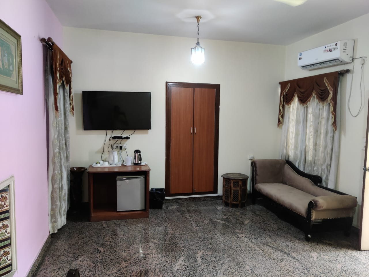 Pallavi International Hotel - Tap to explore photos