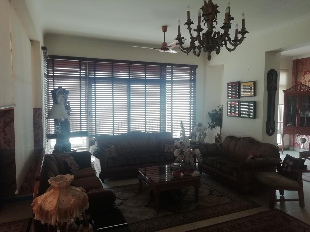 Penthouse Jaypee - Tap to explore photos