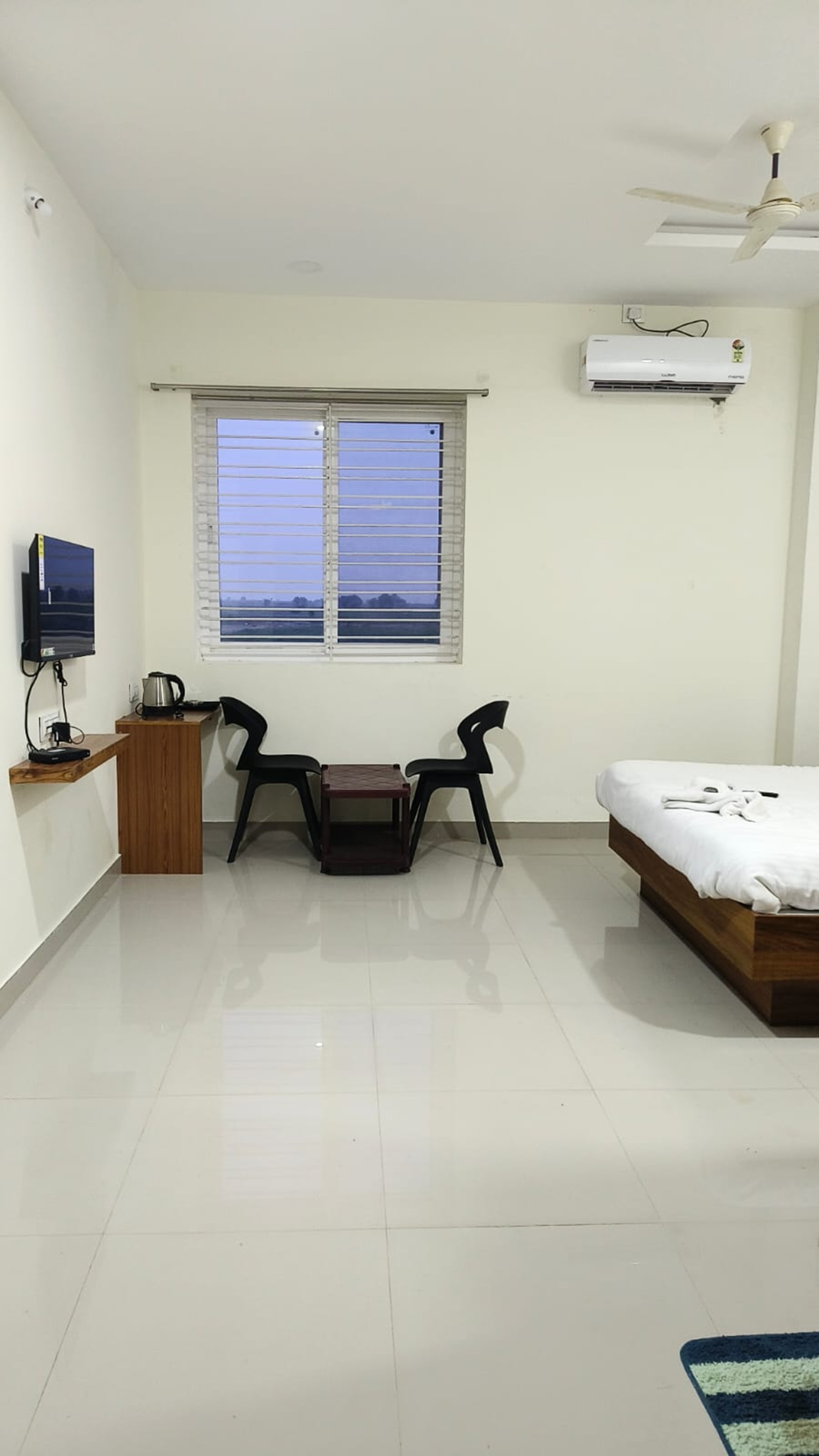 Aishwarya lodging and boarding - Tap to explore photos