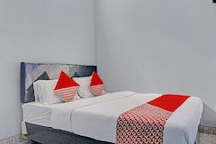Capital O 92765 J&b Smart Sentul, Bogor