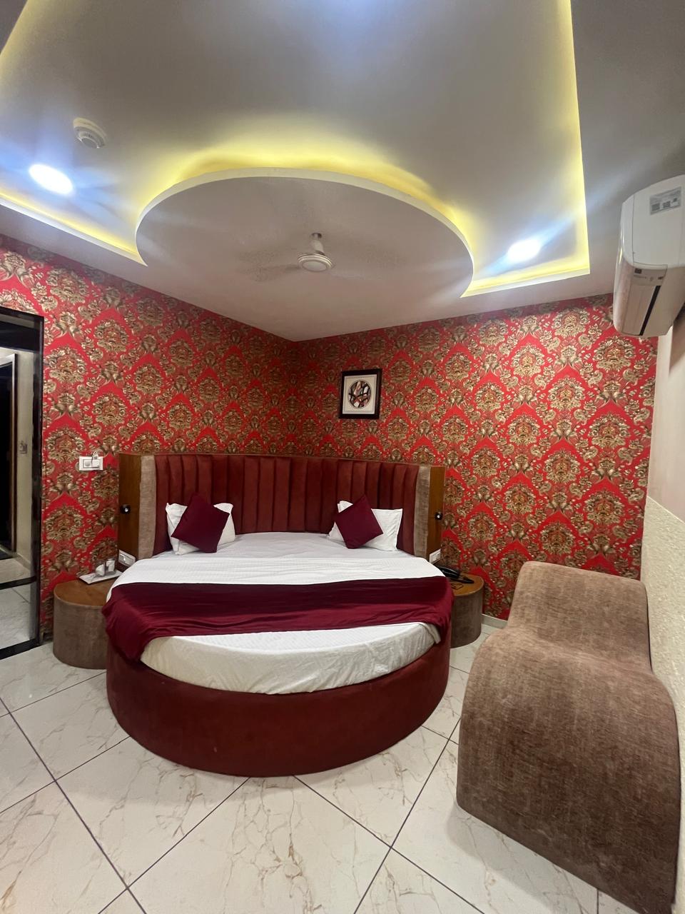 Hotel Mahaveer - Tap to explore photos