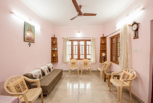 Beautiful 4BHK Homestay Near The Kings Meadows