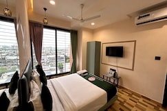 Hotel Luxurious Inn, Surat