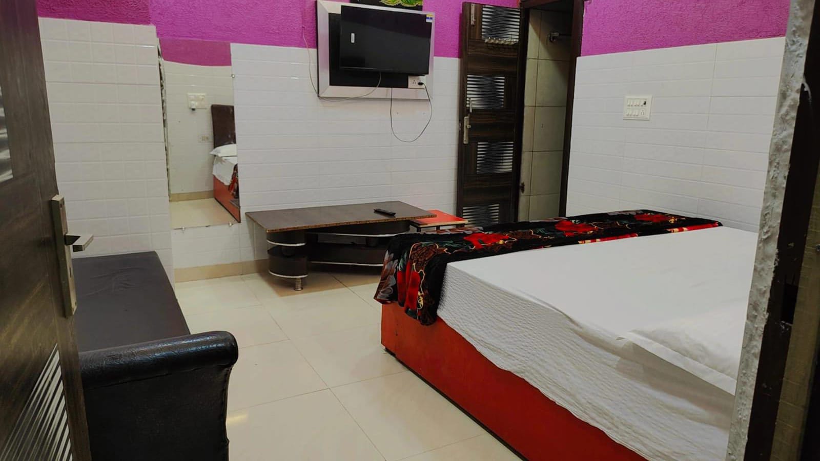 Chobisi Hotel, Meham - Tap to explore photos