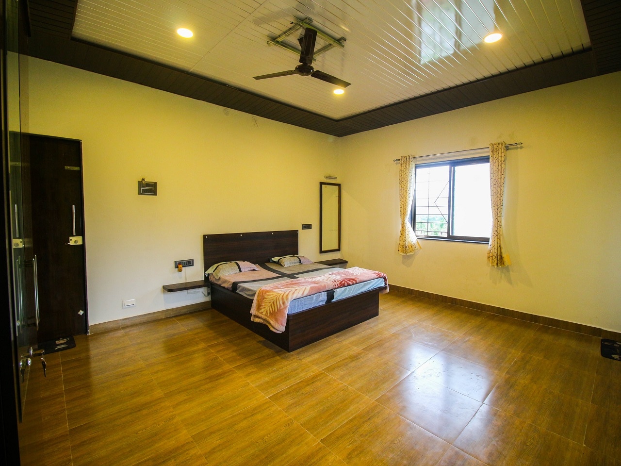 Hotel Ekant Tourist Resort - Tap to explore photos