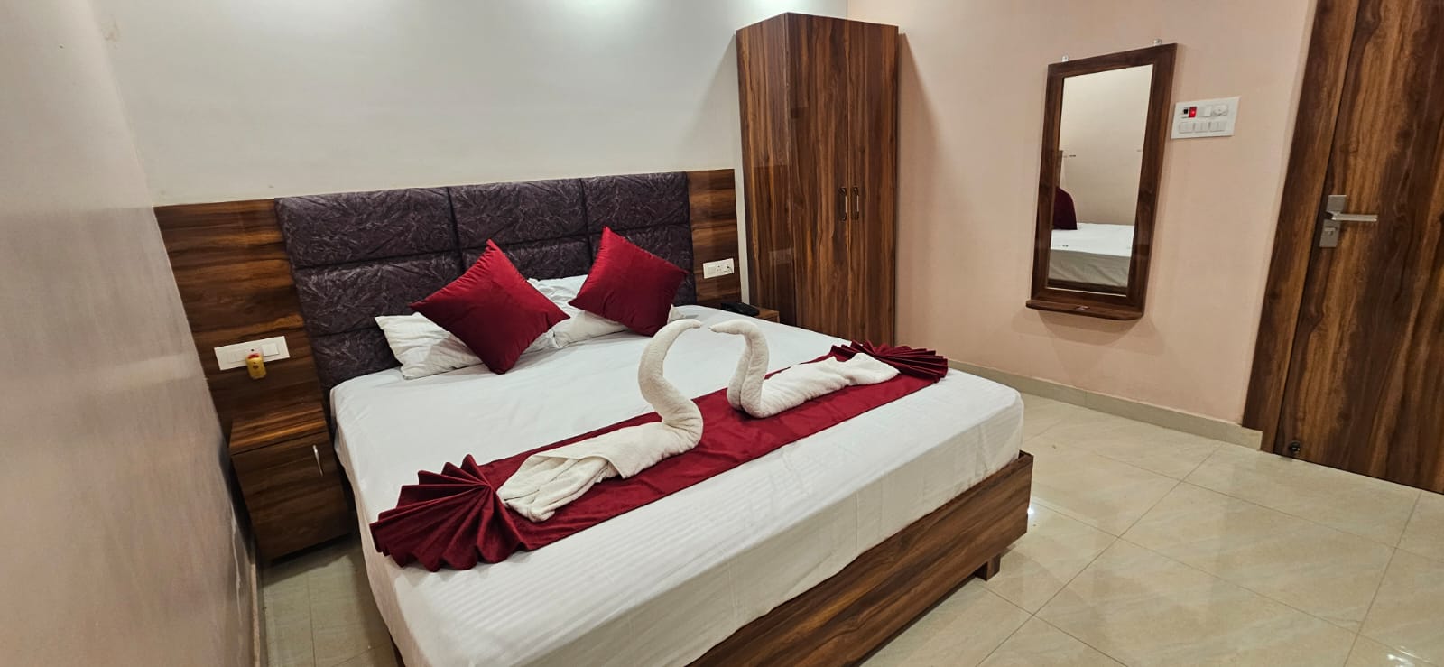 HOTEL SHRI RAM INN - Tap to explore photos