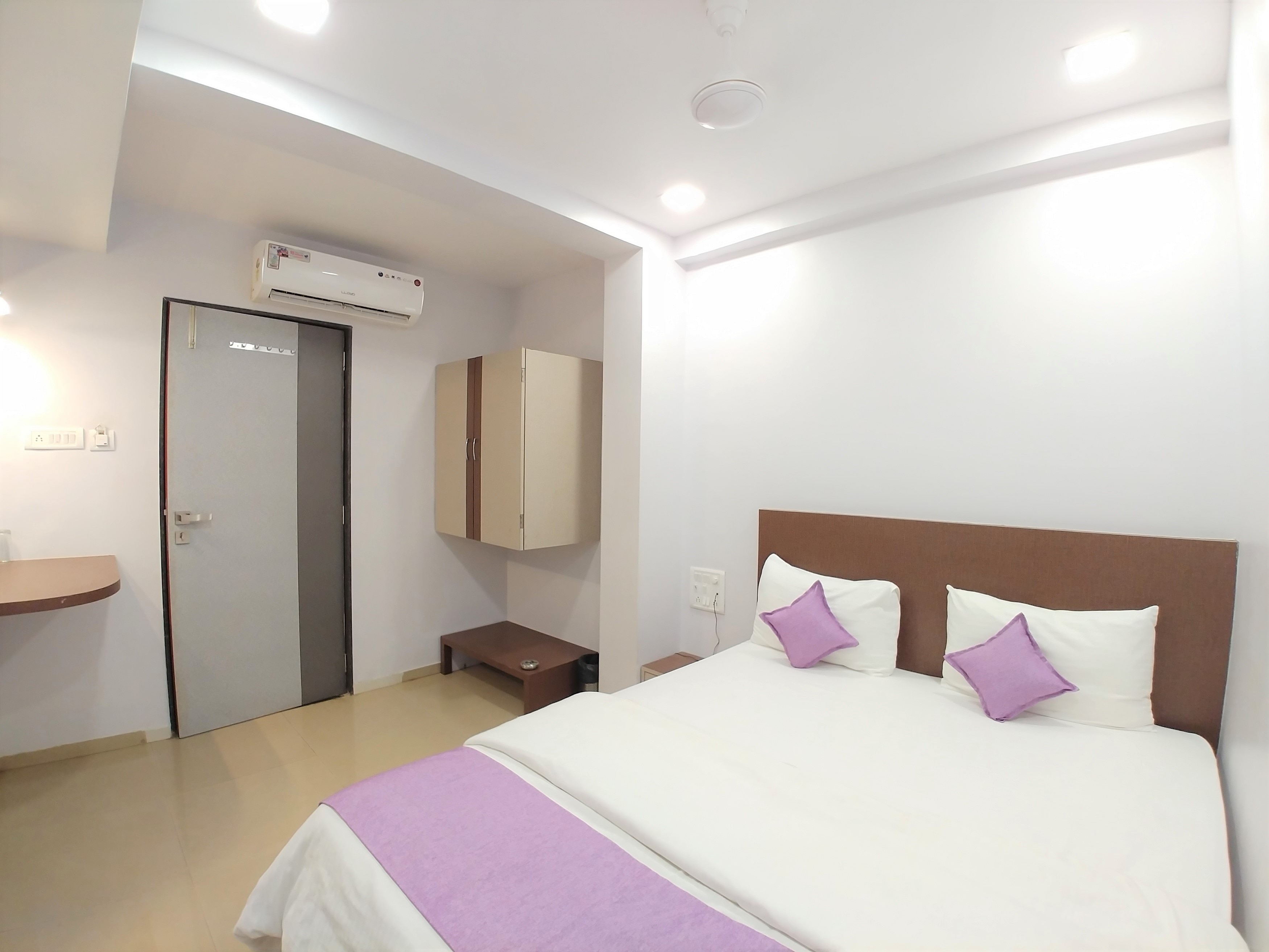 HOTEL MANGAL RESIDENCY - Tap to explore photos