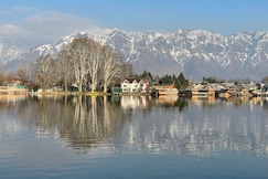 Nigeen Lake View Resort, Srinagar