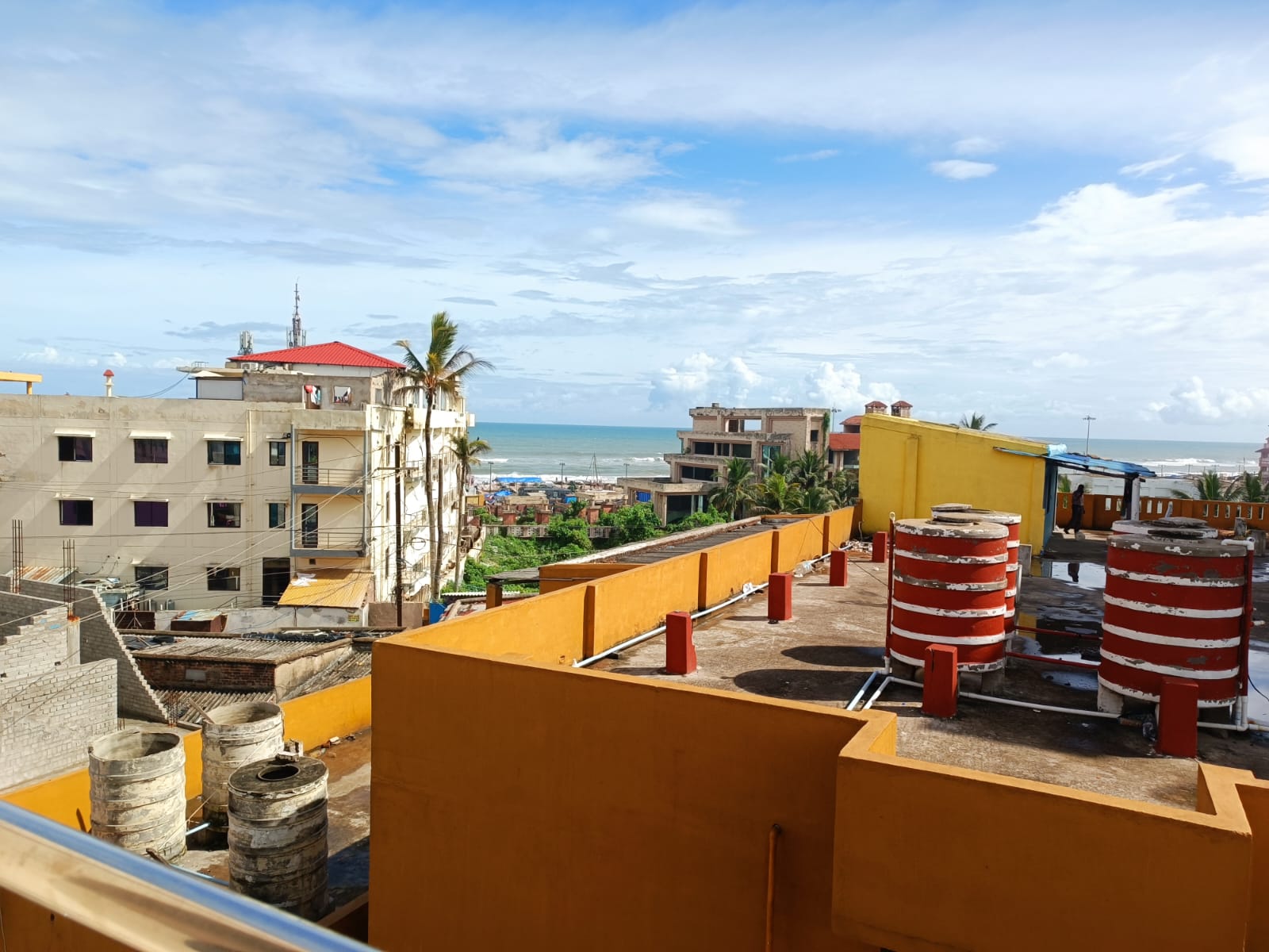 MOM HOTEL,200 meters from Golden Beach - Tap to explore photos
