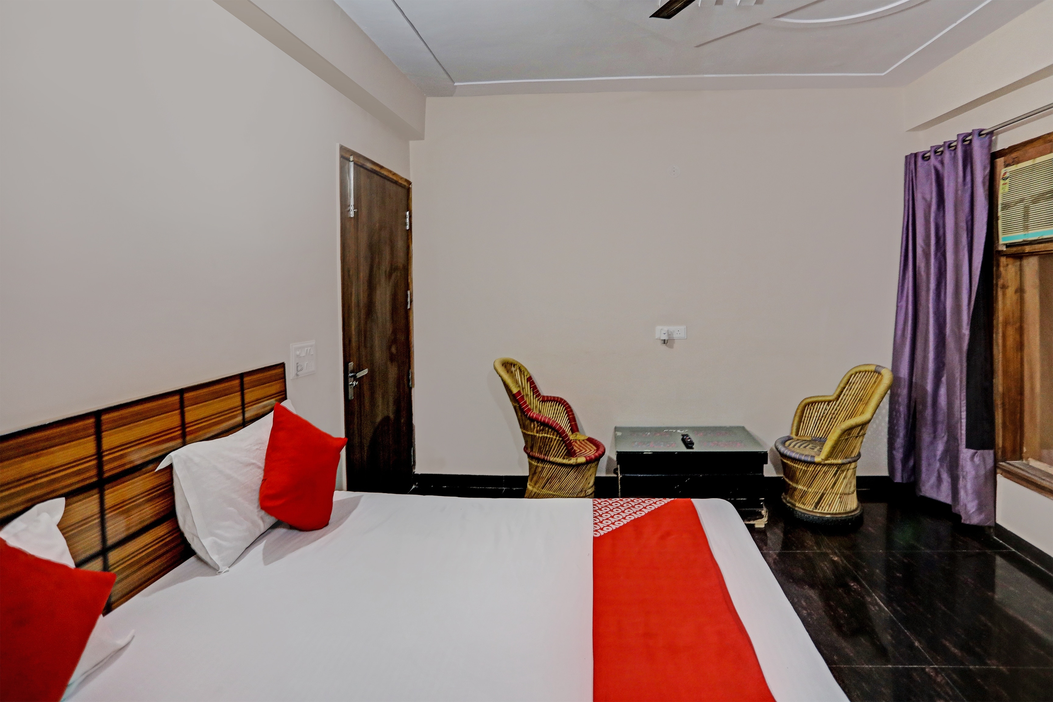 Hotel O Noida Hotel - Tap to explore photos