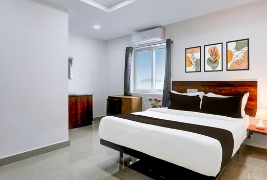 Collection O Sri Jahnavi Group besides Yashoda Hospital hitec city