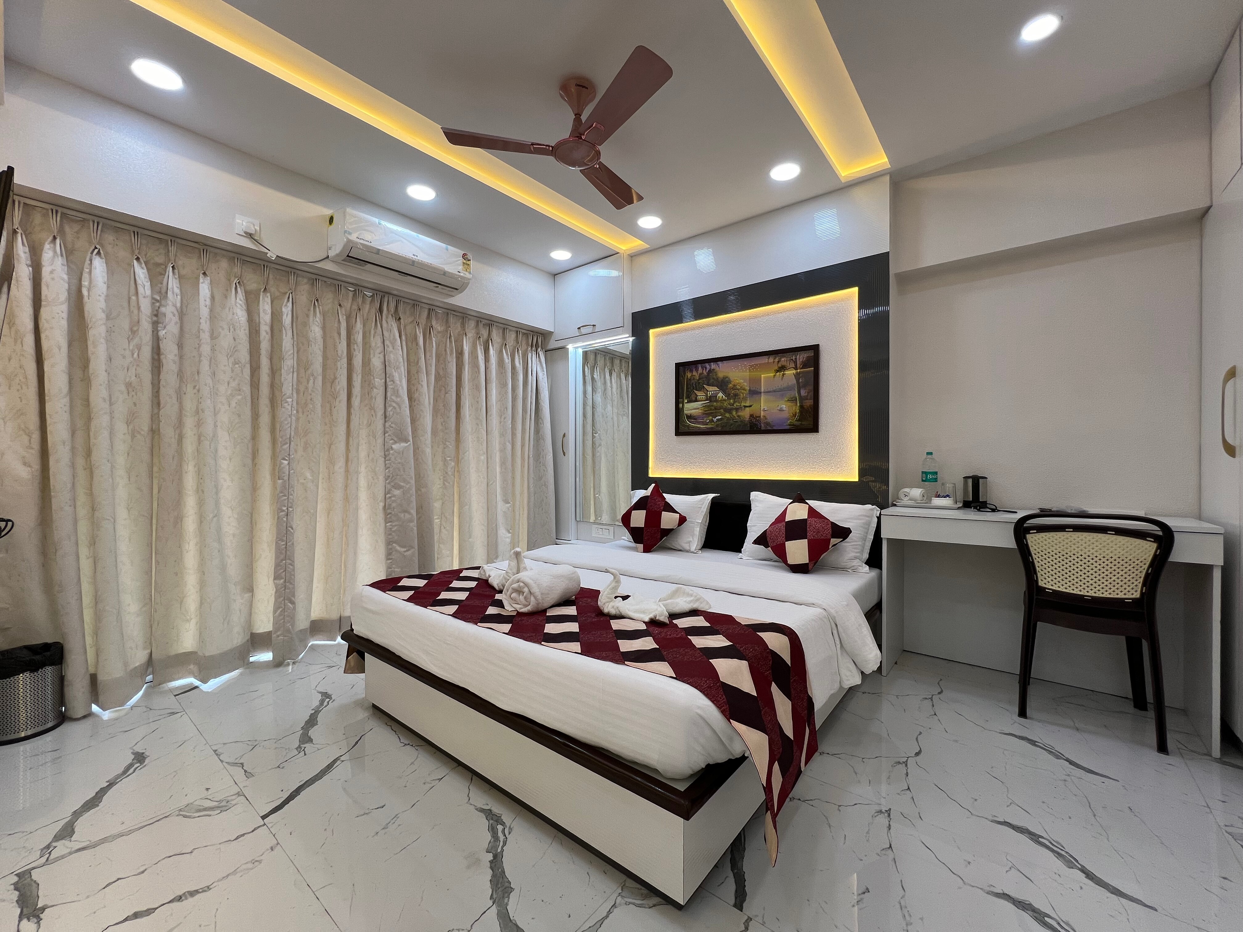 Stay Retreat at Welcome Apartment In South Mumbai - Tap to explore photos