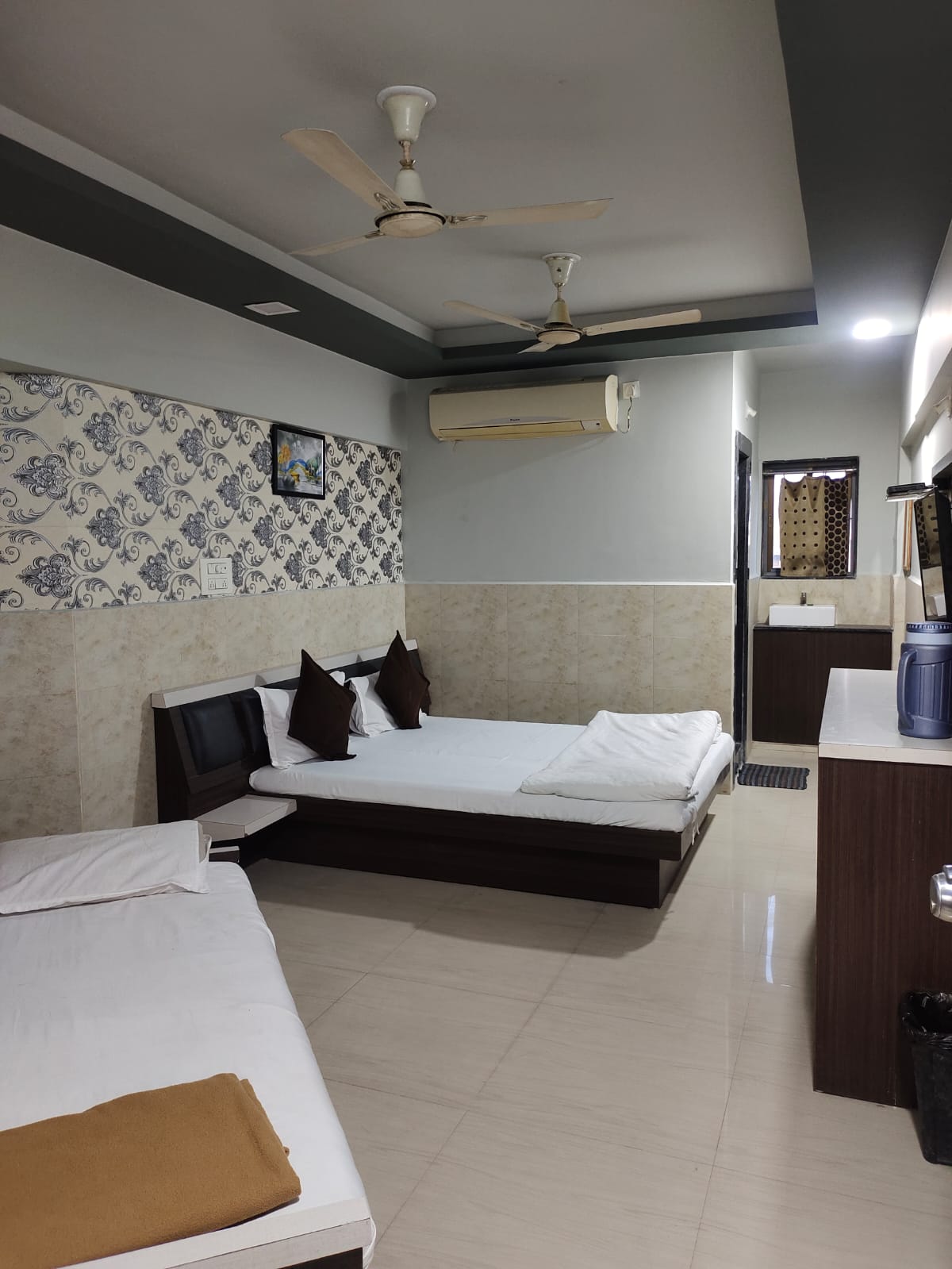 Hotel Gokul - Tap to explore photos